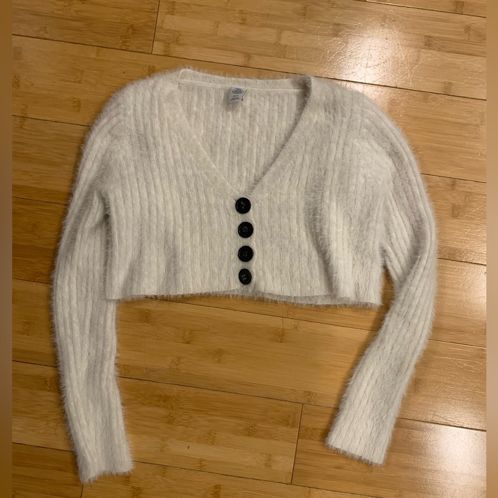 Cropped Urban Outfitters Sweater